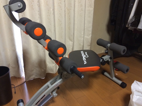 倒れるだけで腹筋ワンダーコアー 株式会社システムキューブ