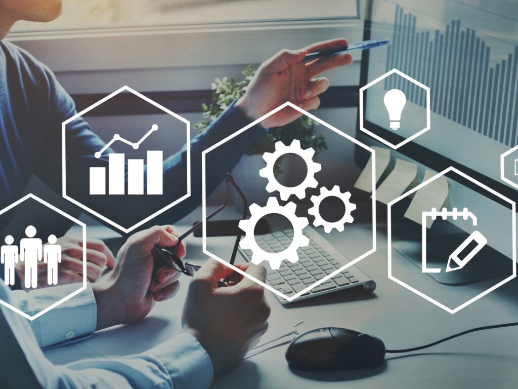 kintone導入によって業務改善が進む企業のイメージ図